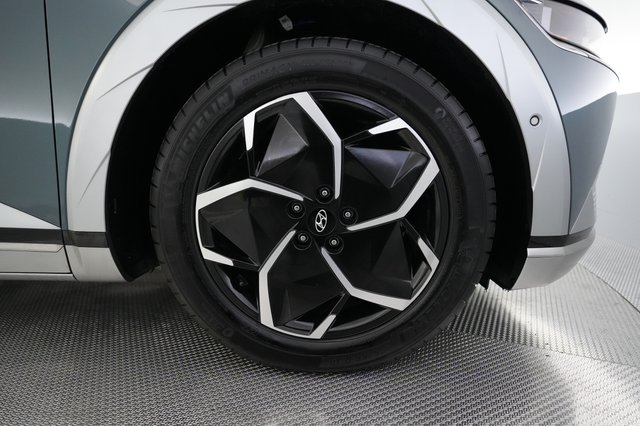 2024 Hyundai IONIQ 5 — photo 16 of 24