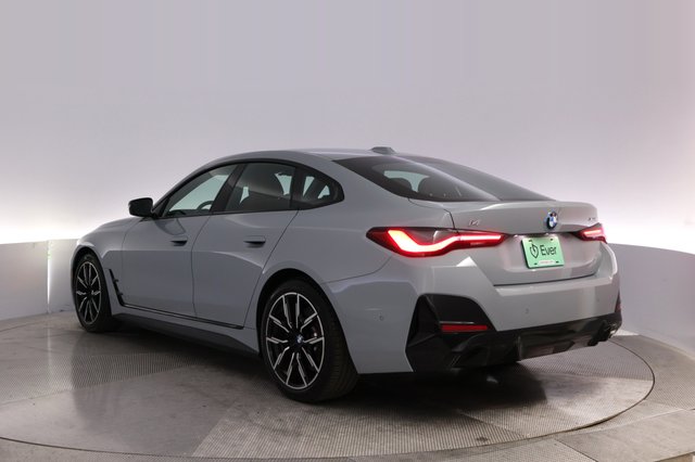 2025 BMW i4 — photo 13 of 23