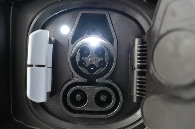 2025 BMW i4 — photo 8 of 23
