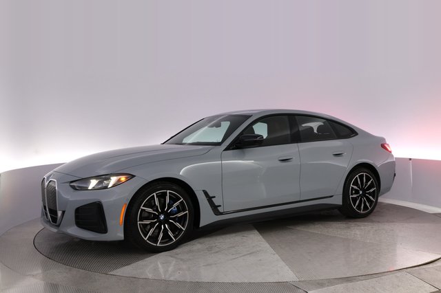 2025 BMW i4 — photo 14 of 23