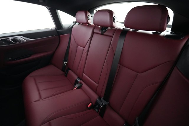 2025 BMW i4 — photo 19 of 23