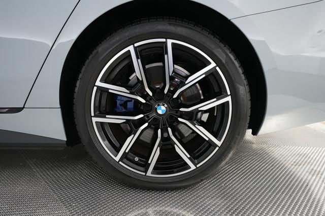 2025 BMW i4 — photo 7 of 23