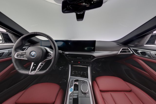 2025 BMW i4 — photo 21 of 23