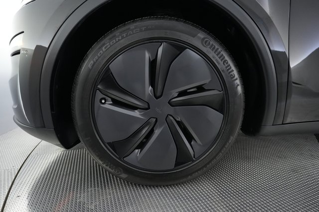 2026 Tesla Model Y — photo 15 of 28