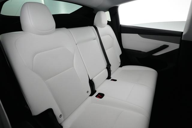 2026 Tesla Model Y — photo 4 of 28
