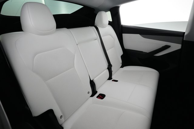 2026 Tesla Model Y — photo 4 of 28