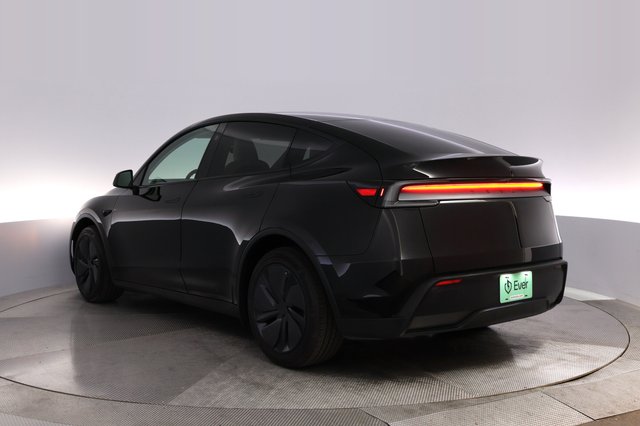 2026 Tesla Model Y — photo 13 of 28