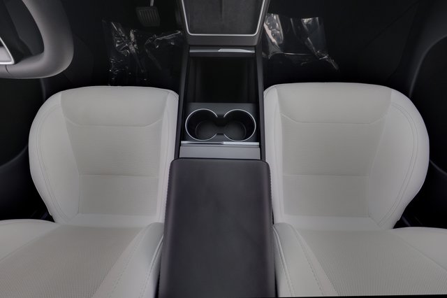 2026 Tesla Model Y — photo 24 of 28