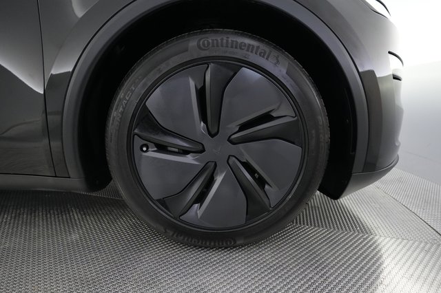 2026 Tesla Model Y — photo 16 of 28