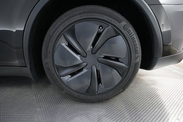 2026 Tesla Model Y — photo 7 of 28