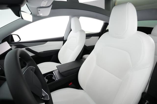 2026 Tesla Model Y — photo 3 of 28