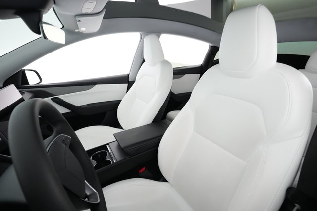 2026 Tesla Model Y — photo 3 of 28