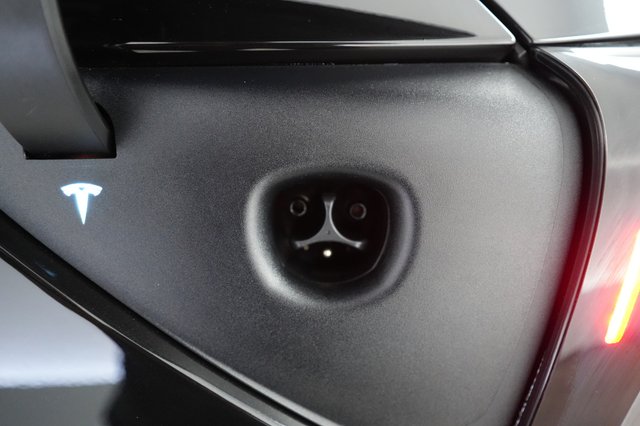 2026 Tesla Model Y — photo 8 of 28
