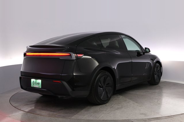 2026 Tesla Model Y — photo 2 of 28