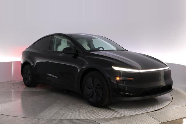 2026 Tesla Model Y — photo 10 of 28