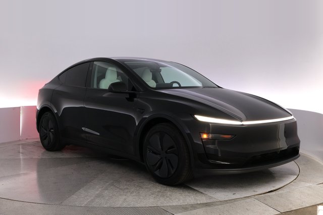 2026 Tesla Model Y — photo 10 of 28