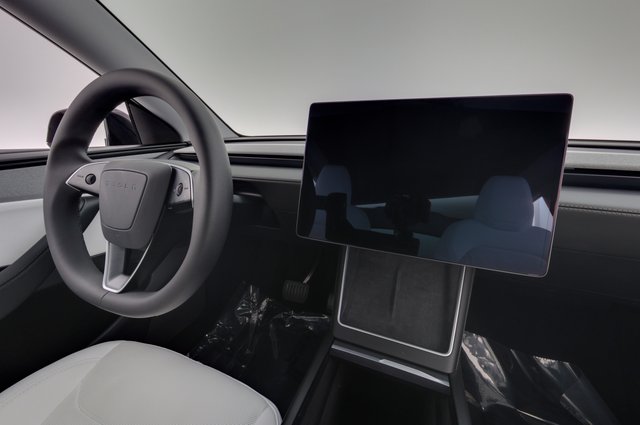 2026 Tesla Model Y — photo 20 of 28