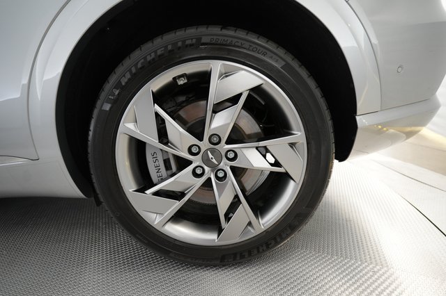 2023 Genesis Electrified GV70 — photo 15 of 24