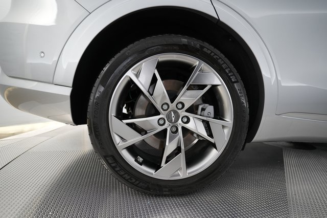 2023 Genesis Electrified GV70 — photo 16 of 24