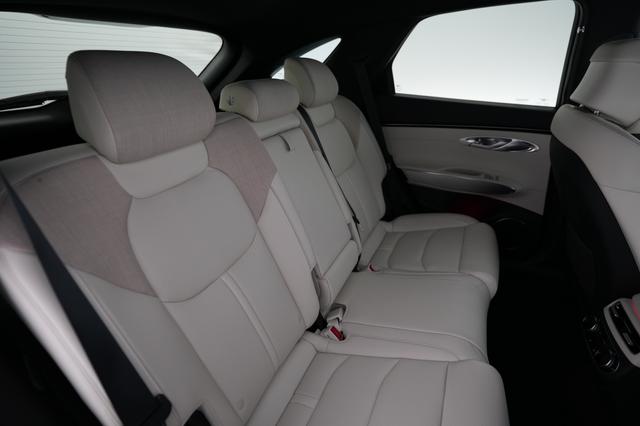 2023 Genesis Electrified GV70 — photo 4 of 24
