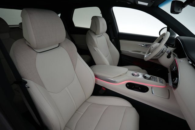 2023 Genesis Electrified GV70 — photo 18 of 24