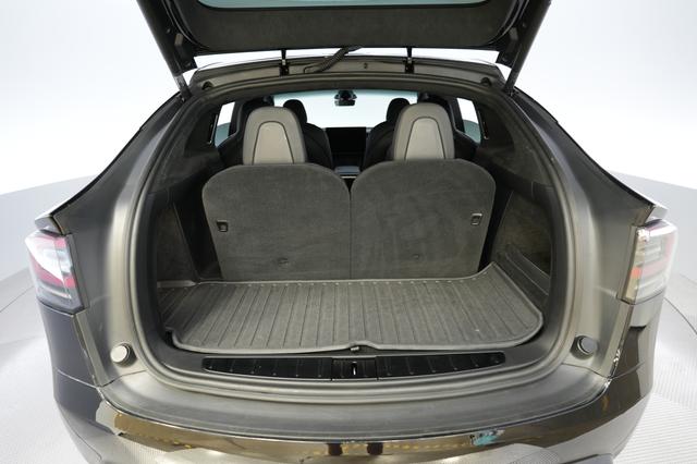 2023 Tesla Model X — photo 6 of 28