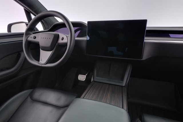 2023 Tesla Model X — photo 22 of 28
