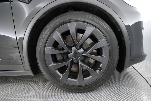 2023 Tesla Model X — photo 16 of 28