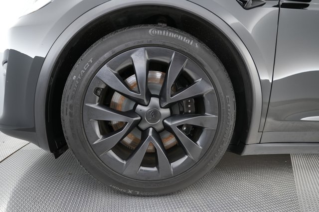 2023 Tesla Model X — photo 15 of 28