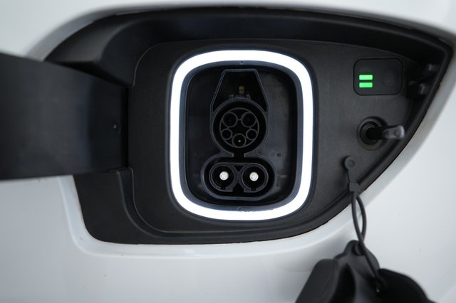 2023 Hyundai Kona Electric — photo 8 of 23