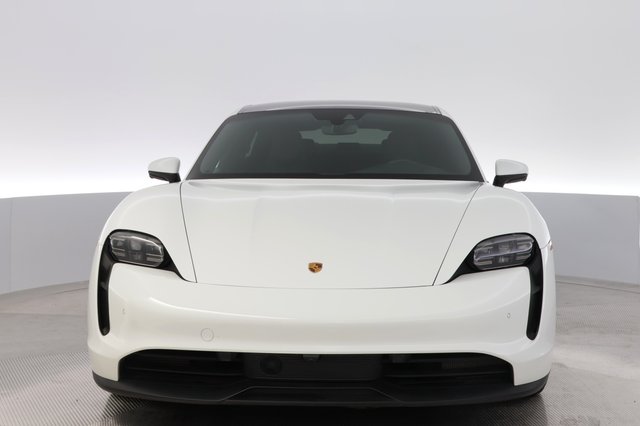 2023 Porsche Taycan — photo 9 of 26