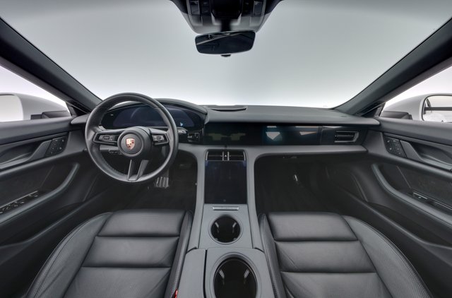 2023 Porsche Taycan — photo 21 of 26