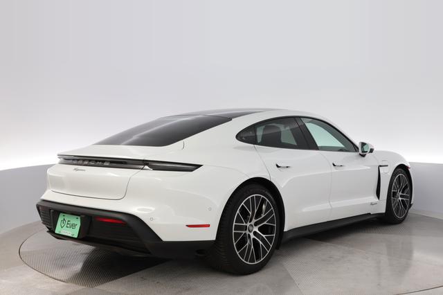 2023 Porsche Taycan — photo 2 of 26