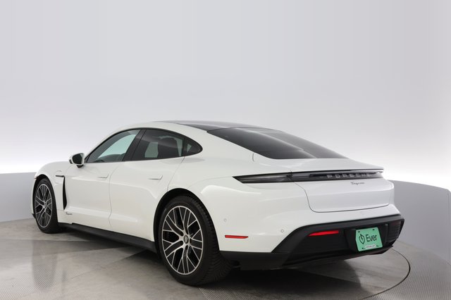 2023 Porsche Taycan — photo 13 of 26