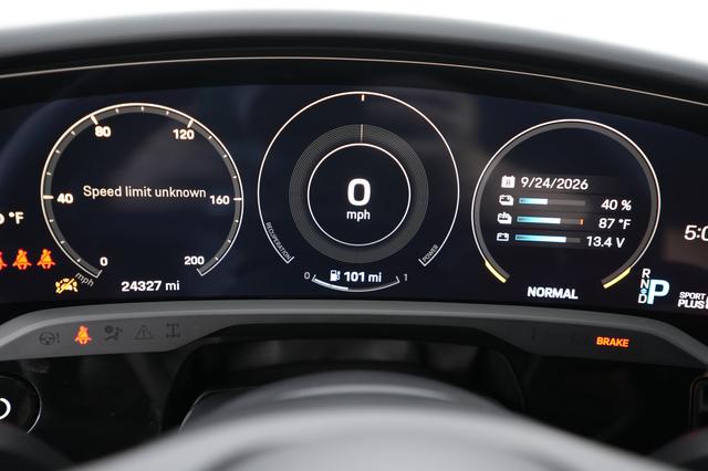 2023 Porsche Taycan — photo 5 of 26