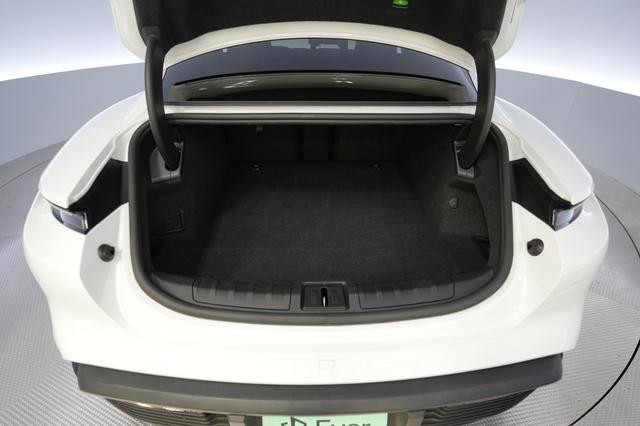 2023 Porsche Taycan — photo 6 of 26