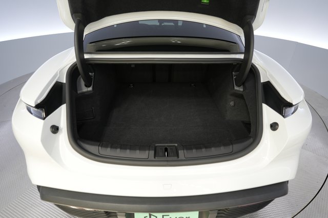 2023 Porsche Taycan — photo 6 of 26