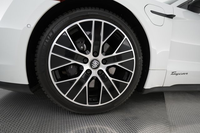 2023 Porsche Taycan — photo 16 of 26