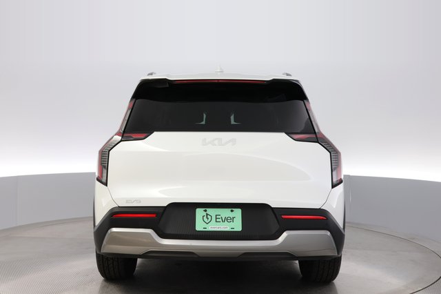2024 Kia EV9 — photo 12 of 28
