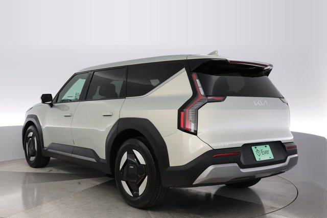 2024 Kia EV9 — photo 13 of 26