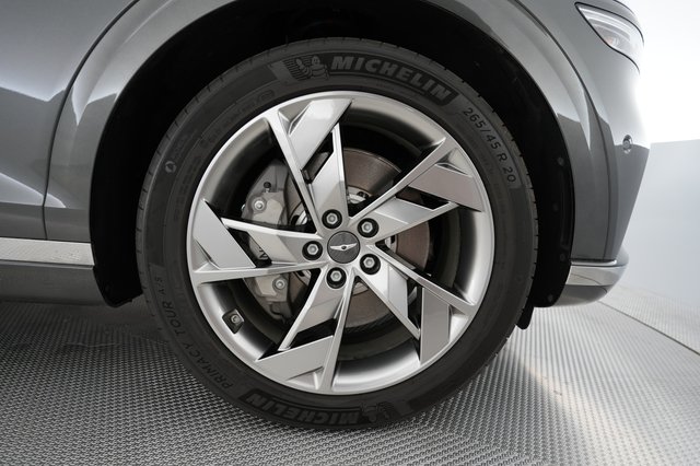 2025 Genesis Electrified GV70 — photo 16 of 24