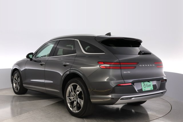 2025 Genesis Electrified GV70 — photo 13 of 24