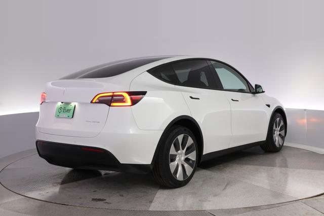 2021 Tesla Model Y — photo 2 of 24