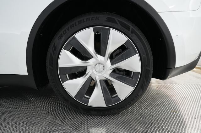 2021 Tesla Model Y — photo 7 of 24