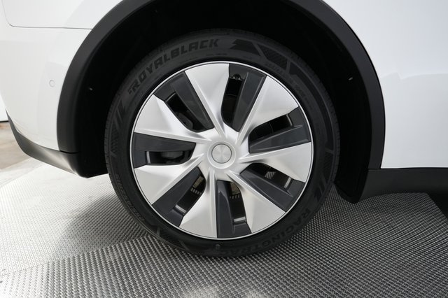 2021 Tesla Model Y — photo 17 of 24