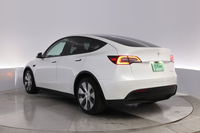 2021 Tesla Model Y — photo 13 of 24