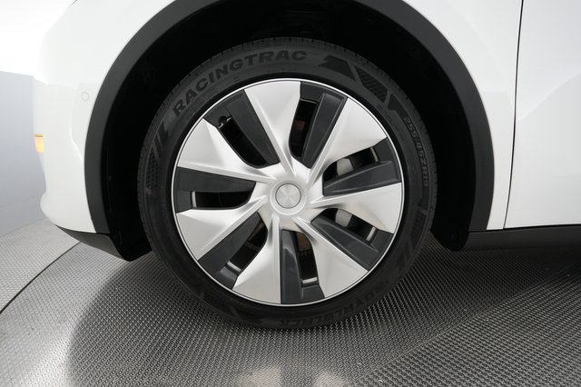 2021 Tesla Model Y — photo 15 of 24