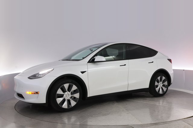 2021 Tesla Model Y — photo 14 of 24