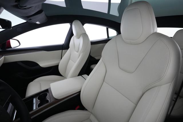2024 Tesla Model S — photo 3 of 24