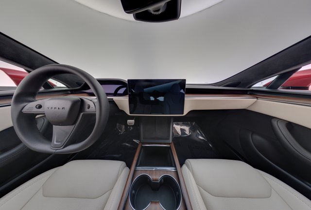 2024 Tesla Model S — photo 21 of 24